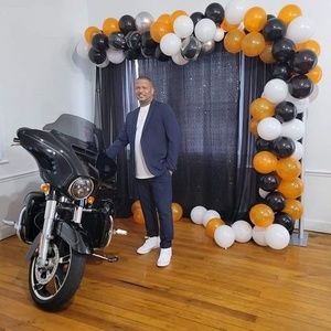 Meet your Posher, Leon